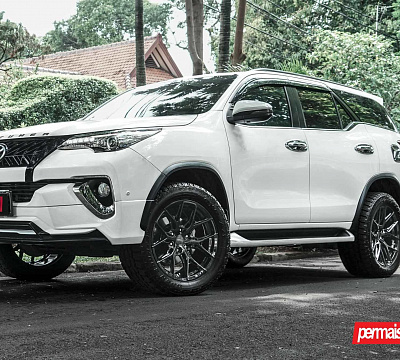 Фото дисков Vossen HF6-4 на Toyota Fortuner II