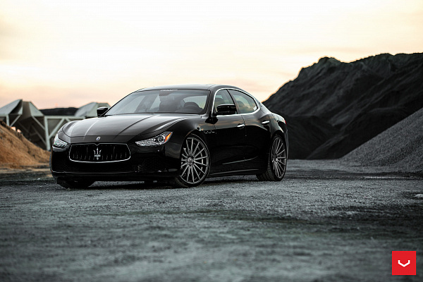 Фото дисков Vossen VFS-2 Глянцевый графит на Maserati Ghibli