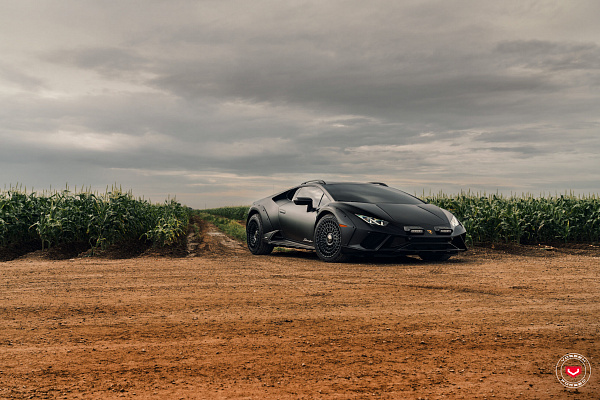 Фото дисков Vossen LC3-13T Черный глянец на Lamborghini Huracan