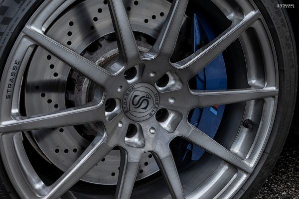 Фото дисков Strasse Wheels R10 Deep Concave Monoblock Сатиновый темный лак на BMW 5/M5 (F10)