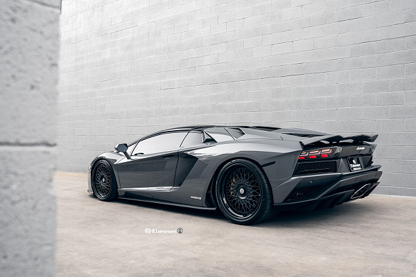 Фото дисков HRE 501 Черный сатин на Lamborghini Aventador