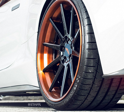 Фото дисков Strasse Wheels R10 Deep Concave FS на Aston Martin Vanquish 2