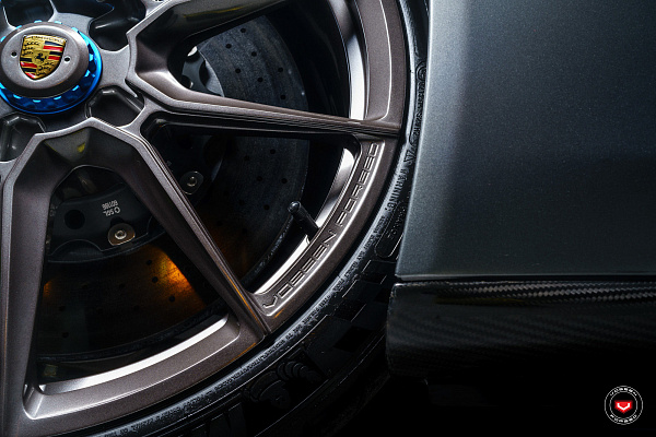 Фото дисков Vossen EVO-2 Глянцевый темный лак на Porsche 918 Spyder
