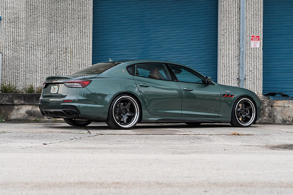 Фото дисков AL13 C005R Черный глянец на Maserati Quattroporte VI