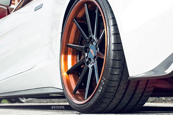 Фото дисков Strasse Wheels R10 Deep Concave FS Черный глянец на Aston Martin Vanquish 2