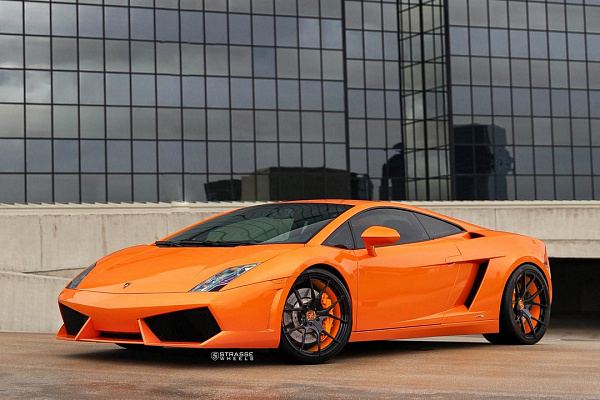 Фото дисков Strasse Wheels SM5R Deep Concave Monoblock Другой цвет на Lamborghini Gallardo