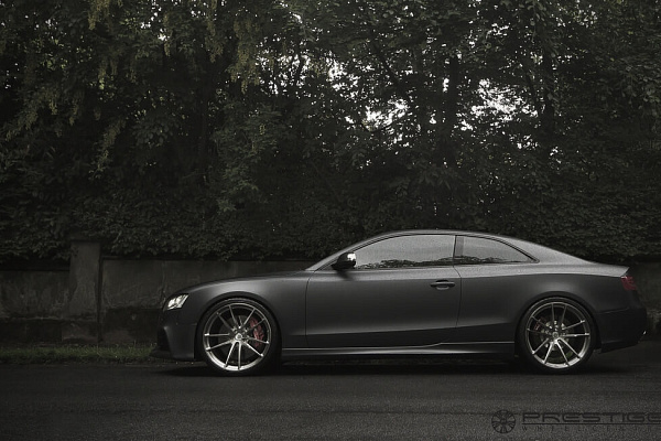 Фото дисков HRE P104 Глянцевый тонированный лак на Audi A/S/RS 5 (8T)