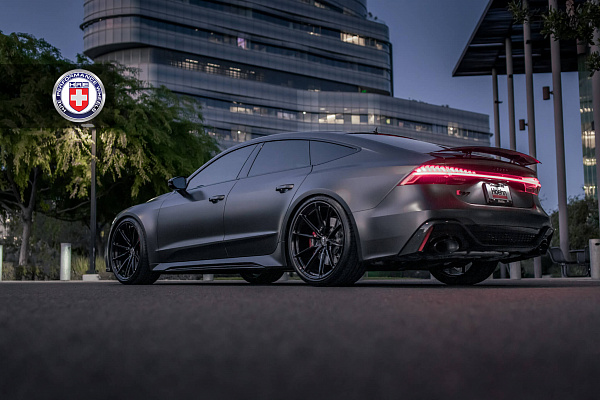 Фото дисков HRE P104SC Черный глянец на Audi A/RS 7 (4K)