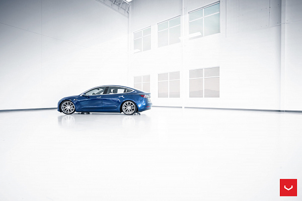 Фото дисков Vossen VFS-1 Серебро на Tesla Model 3