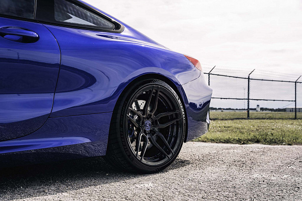 Фото дисков Strasse Wheels SV4 Deep Concave Duoblock Черный глянец на BMW 8/M8