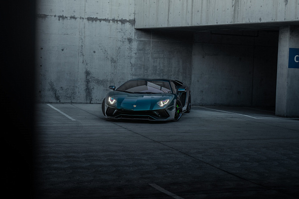 Фото дисков Brixton Forged TR05 Черный глянец на Lamborghini Aventador