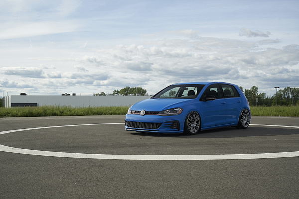 Фото дисков Rotiform OZR Матовый графит на Volkswagen Golf VII