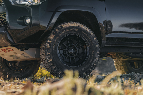 Фото дисков Black Rhino MONDO Черный сатин на Toyota 4Runner V
