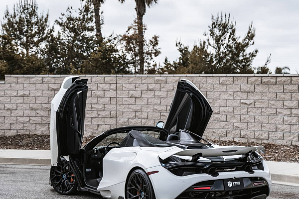 Фото дисков Brixton Forged PF10 Черный сатин на McLaren 720S
