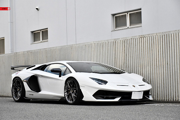 Фото дисков Anrky S1-X1 Глянцевый темный лак на Lamborghini Aventador