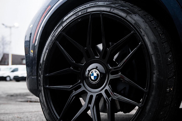 Фото дисков Giovanna Bogota Черный глянец на BMW X5/X5 M (G05/G18/F95)