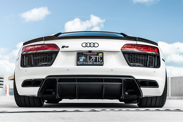 Фото дисков Strasse Wheels SV10 Deep Concave Duoblock Черный глянец на Audi R8 (4S)