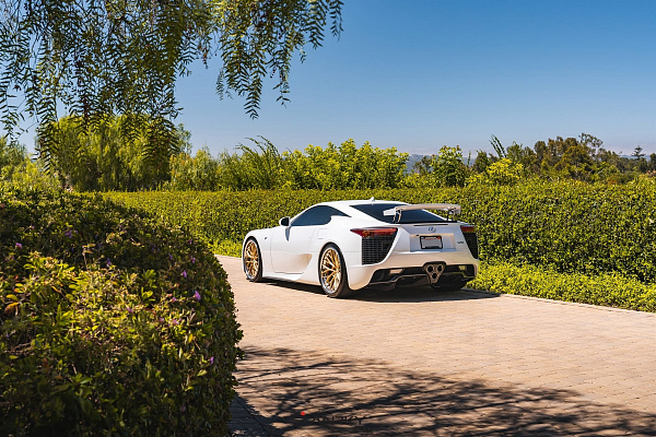 Фото дисков Anrky AN30 Сатиновое золото на Lexus LFA