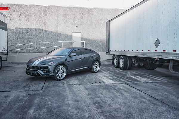 Фото дисков Anrky AN38 Сатиновый лак на Lamborghini Urus