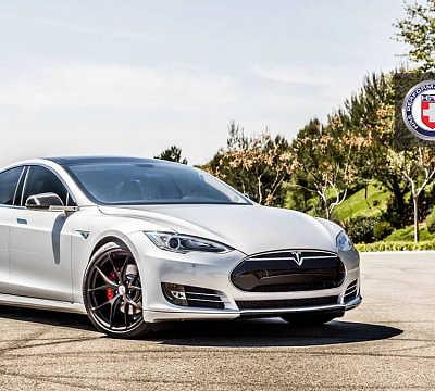 Фото дисков HRE P101 на Tesla Model S