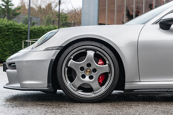 Фото дисков Kahn Cup 1 Remastered Серебро на Porsche 911 VIII
