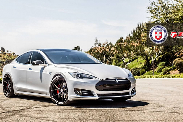 Фото дисков HRE P101 Черный сатин на Tesla Model S