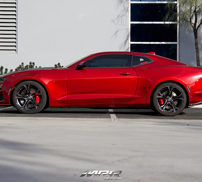 Фото дисков MRR M017 на Chevrolet Camaro VI