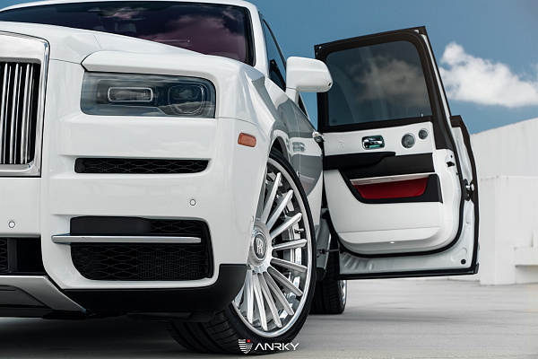 Фото дисков Anrky RF-382 Глянцевый лак на Rolls-Royce Cullinan