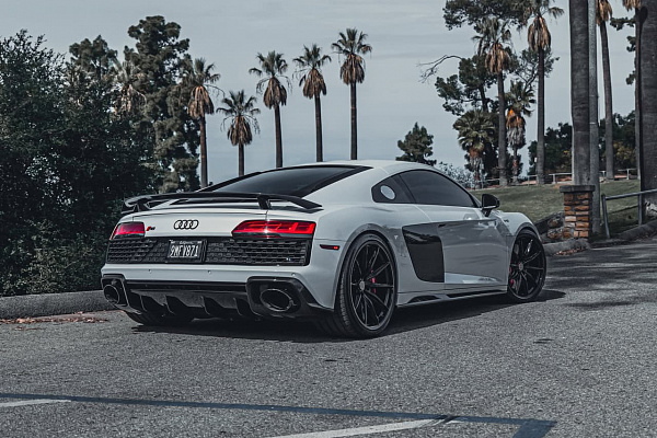 Фото дисков Brixton Forged FDE11 Черный глянец на Audi R8 (4S)
