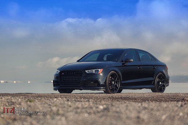 Фото дисков HRE FF01 Черный сатин на Audi A/S/RS 3 (8V)