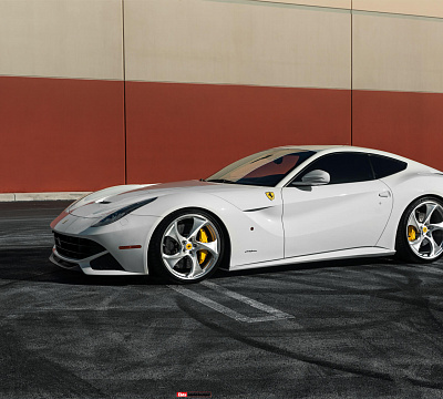Фото дисков HRE 522M на Ferrari F12