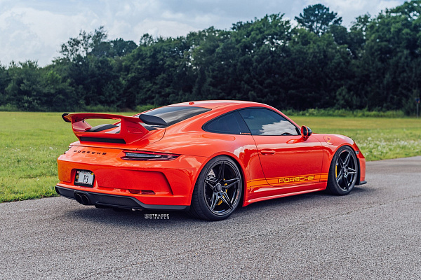 Фото дисков Strasse Wheels SV2 Deep Concave Monoblock Черный глянец на Porsche 911 VII