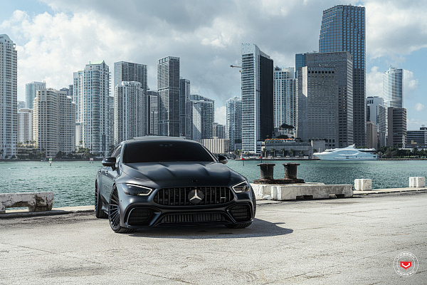 Фото дисков Vossen S17-13 Черный глянец на Mercedes-Benz AMG GT I