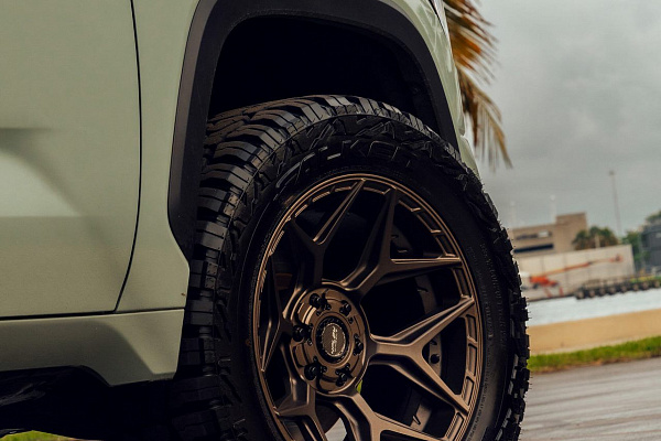 Фото дисков 4PLAY 4P83 Сатиновая темная медь на Toyota Tundra III