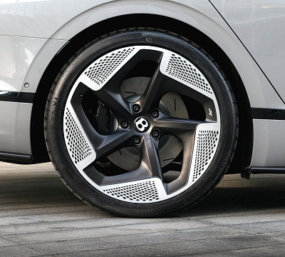 Фото дисков Kahn Type 8 на Bentley Flying Spur III