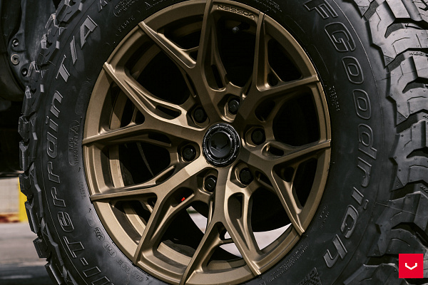 Фото дисков Vossen HF6-4 Сатиновое темное золото на Toyota Tacoma III