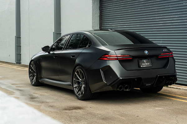Фото дисков Anrky AN12 Глянцевый темный лак на BMW 5/M5 (G60/G90)