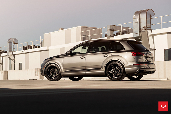 Фото дисков Vossen HF-1 Глянцевый темный лак на Audi Q7 (4M)