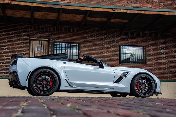 Фото дисков Strasse Wheels R10 Signature Черный сатин на Chevrolet Corvette C7
