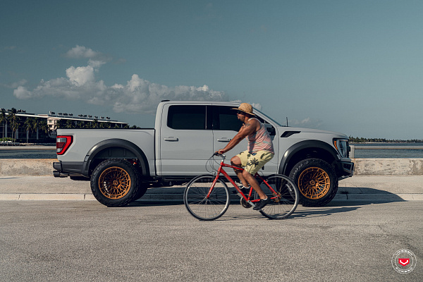 Фото дисков Vossen LCX-03 Сатиновая медь на GMC Sierra IV
