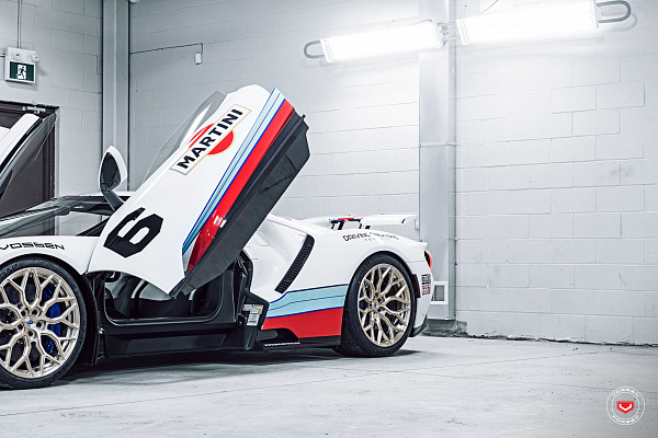 Фото дисков Vossen S17-01 Глянцевая шампань на Ford GT II
