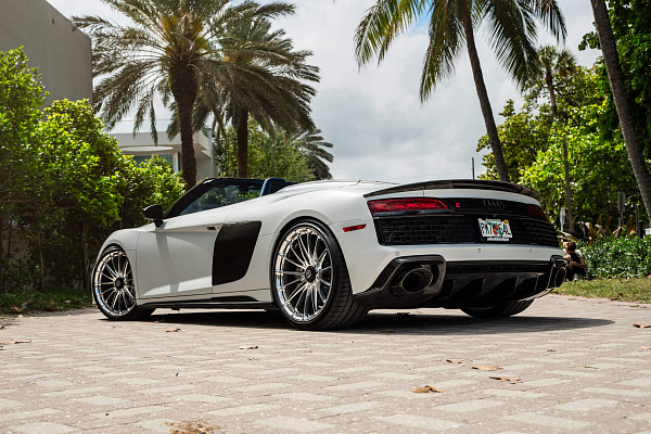 Фото дисков HRE P103 Полированный лак на Audi R8 (4S)