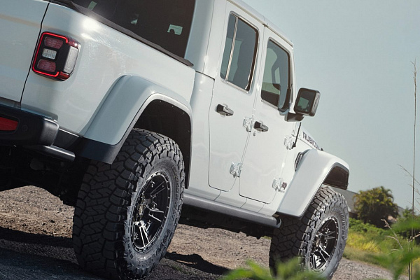 Фото дисков 4PLAY 4PS01 Черный глянец на Jeep Gladiator II (JT)