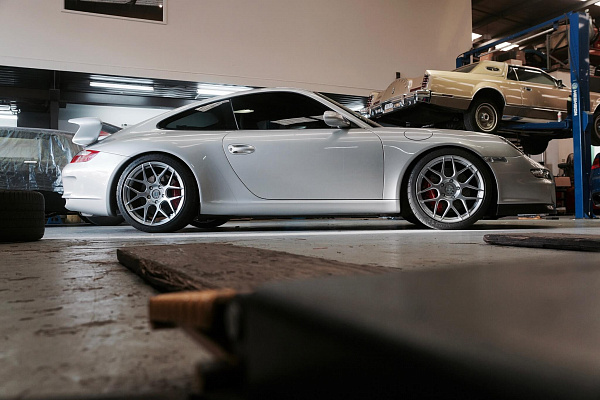 Фото дисков HRE FF01 Серебро на Porsche 911 VI