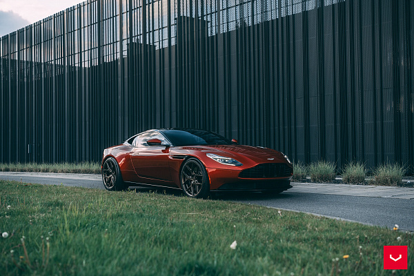 Фото дисков Vossen HF-5 Сатиновая бронза на Aston Martin DB11