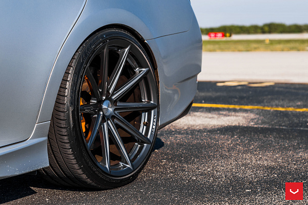 Фото дисков Vossen VFS-10 Глянцевый графит на Lexus GS IV