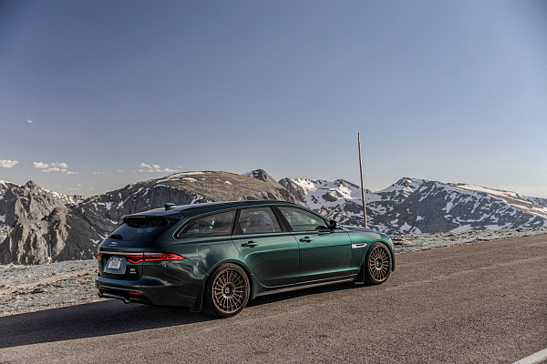 Фото дисков Brixton Forged TR11 Глянцевая бронза на Jaguar XF II