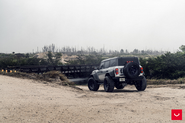 Фото дисков Vossen HFX-1 (6-Lug) Черный глянец на Ford Bronco