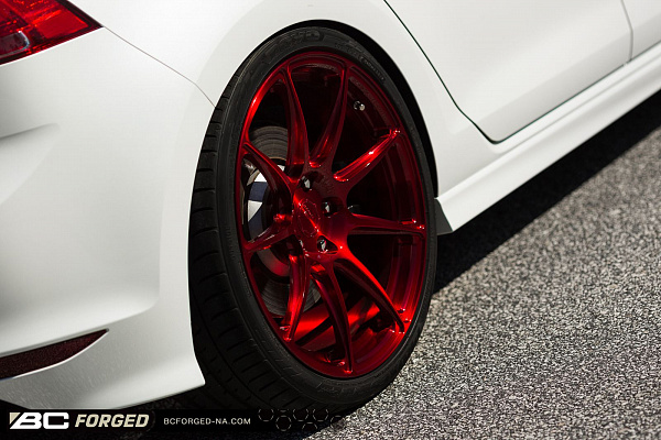 Фото дисков BC Forged RZ39 Красный глянец на Volkswagen Golf VII