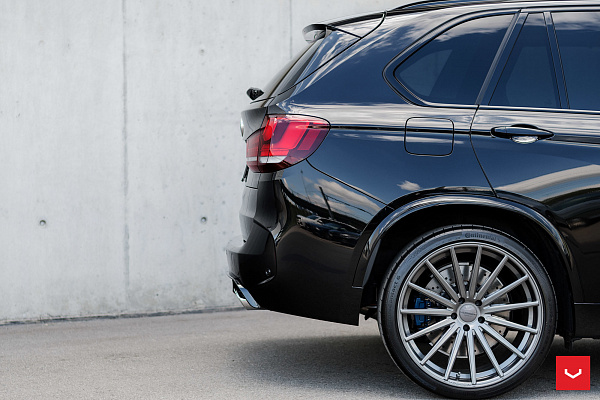 Фото дисков Vossen VFS-2 Глянцевый графит на BMW X5/X5 M (F15/F85)